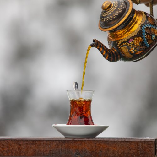A török tea különleges világa: tudj meg többet erről a vöröses színű italról! 