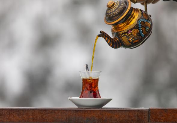 A török tea különleges világa: tudj meg többet erről a vöröses színű italról! 
