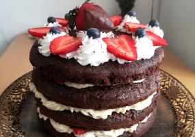 Vaníliás-epres brownie torta