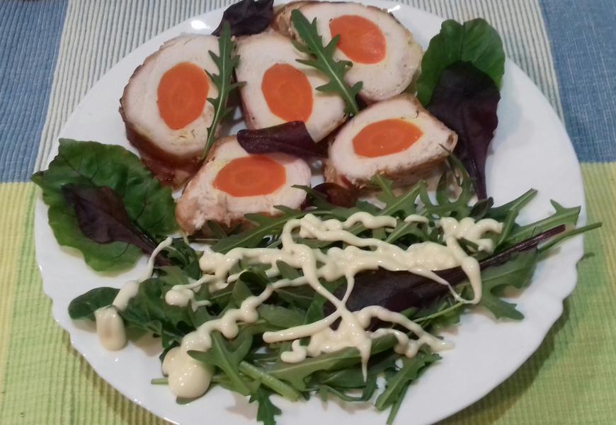 Sárgarépával töltött csirkemell bacon köntösben