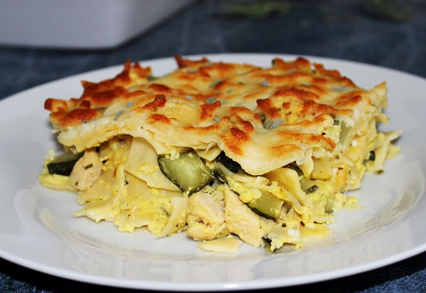 Cukkinis-tésztás csirkemell csőben sütve