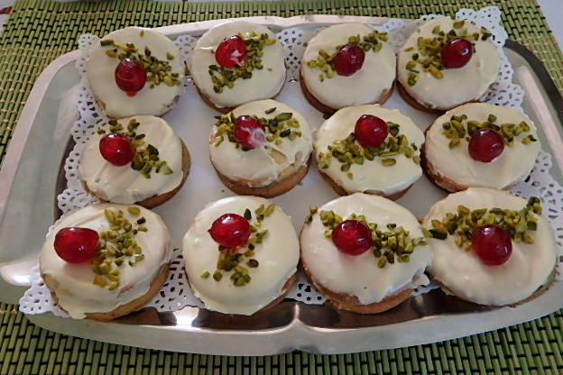 Fehércsokis pisztáciakrémes isler