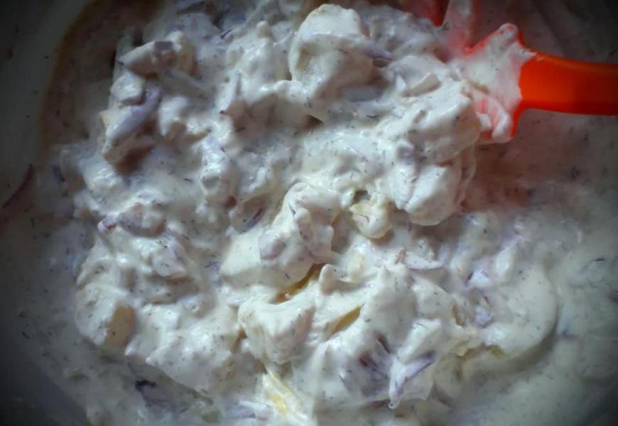 Kapros , lila hagymás krumplisaláta 