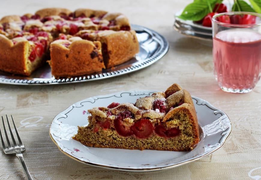 Diós-cseresznyés piskótatorta