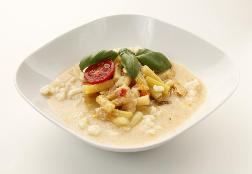 Bazsalikomos zöldbableves galuskával