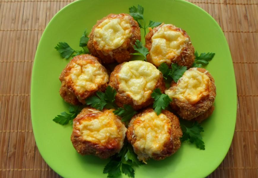 Sajtkrémmel töltött húspogácsák